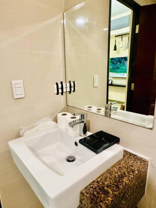 One Uptown Residences Bgc Taguig Exterior foto